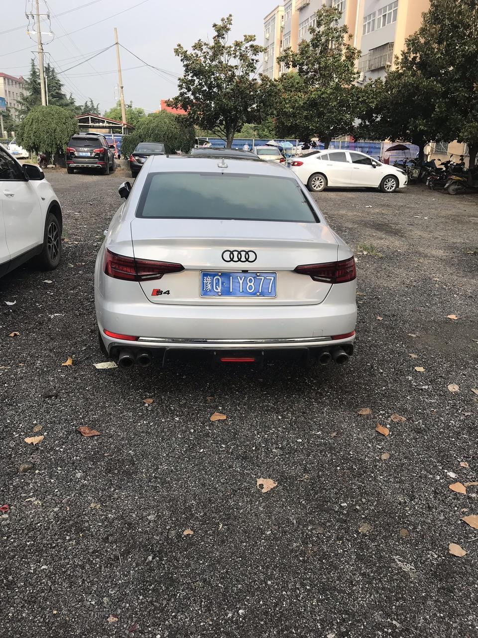 奥迪a4l-我感觉我远光灯很低请问有没有办法调节高度？？？谢谢了