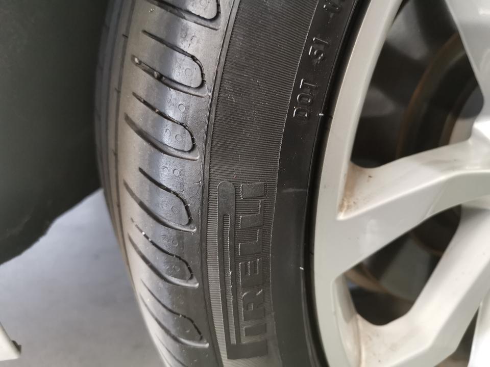 奥迪a4l-A4L原厂轮胎245.40.18的胎，能换245.4518吗？感觉原厂容易鼓包