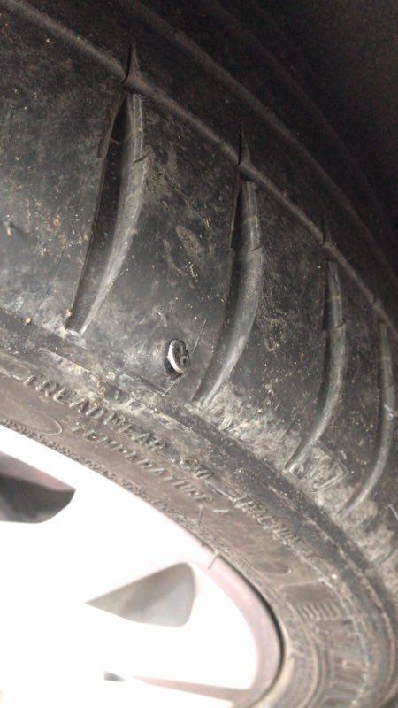 奥迪a4l-换一个米其林245/40r 18需要多少钱？新车才开了100多公里，就中标了，求告知