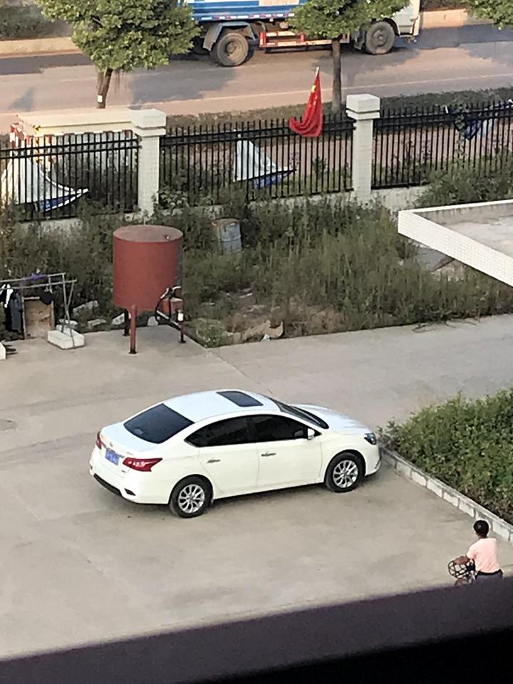轩逸-胎压监测那个设备显示准确吗？
我去充气 别人设置一样参数 四个轮胎冲的一样的胎压
最后胎压显示器显示的还是不一样 
是什么情况