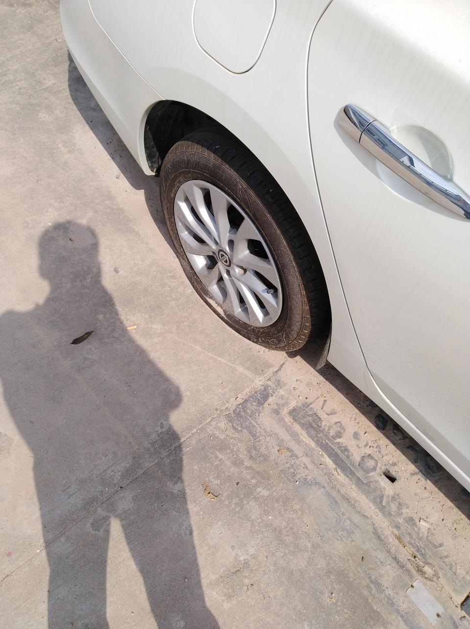 轩逸-提车 全款钱以交请 问下各位现在提车都没有那个小绿本了吗       新车车轮子扎到了是自己修 还是去4s店