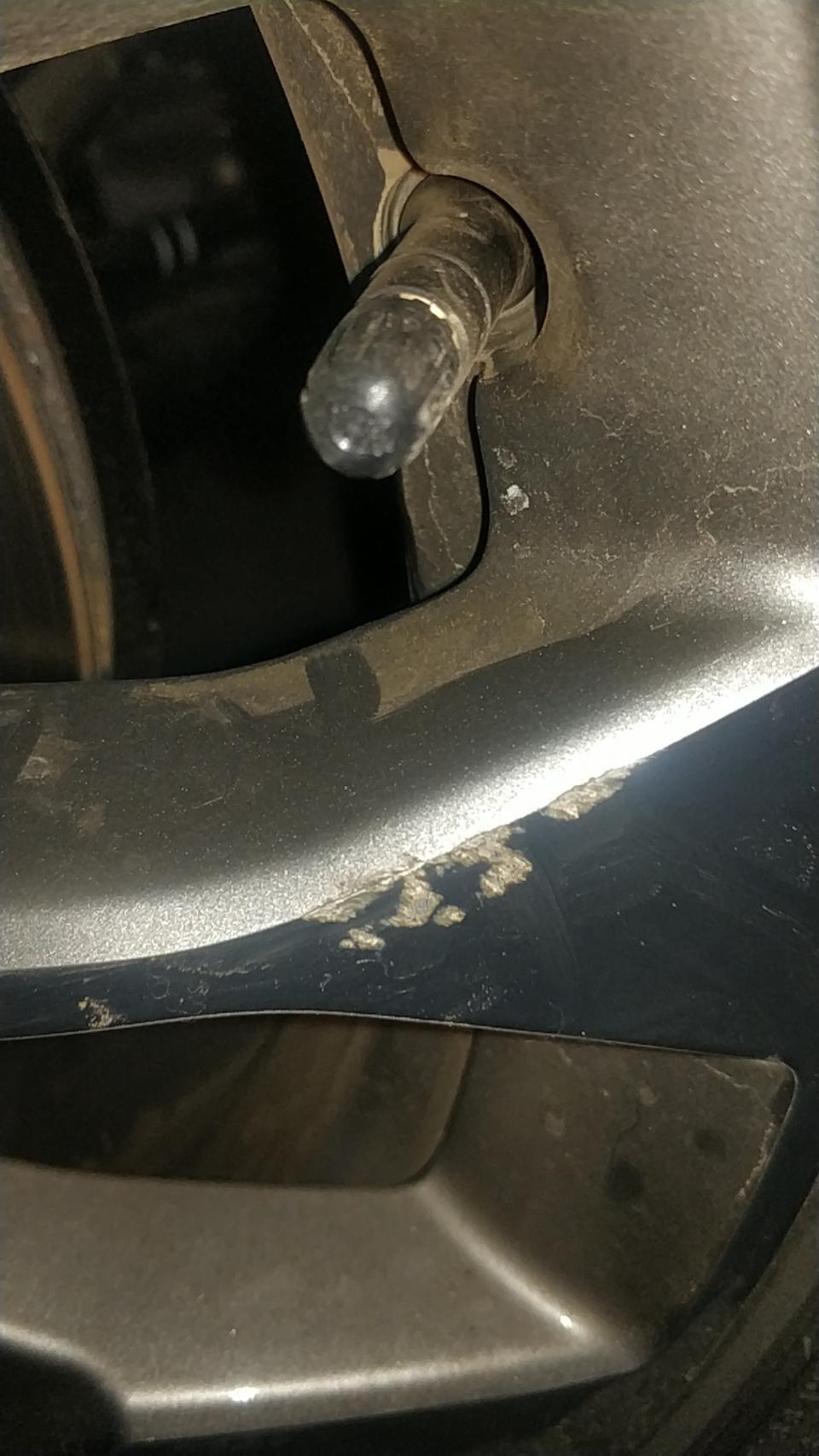 哈弗h6-前天刚提的车，不小心蹭到轮毂了，2020铂金1.5冠军版的，这种的轮毂有法修复么，求解答，谢谢