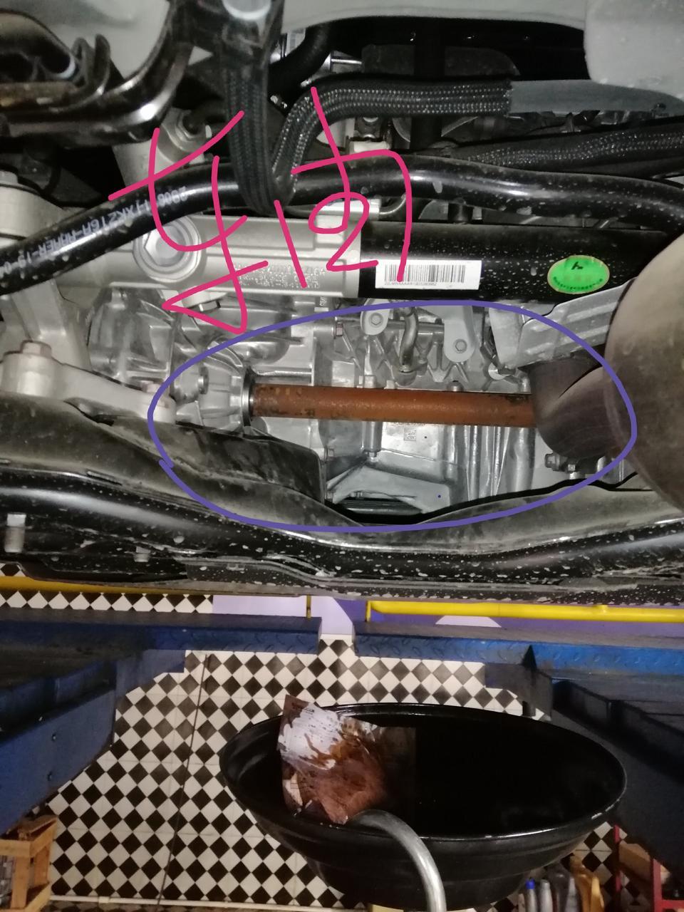 哈弗h6-各位车友，不知道你们的车有没有像我这样的情况，这是今天去做首保拍的。四儿子说没事正常，我也不懂有没有被忽悠了。