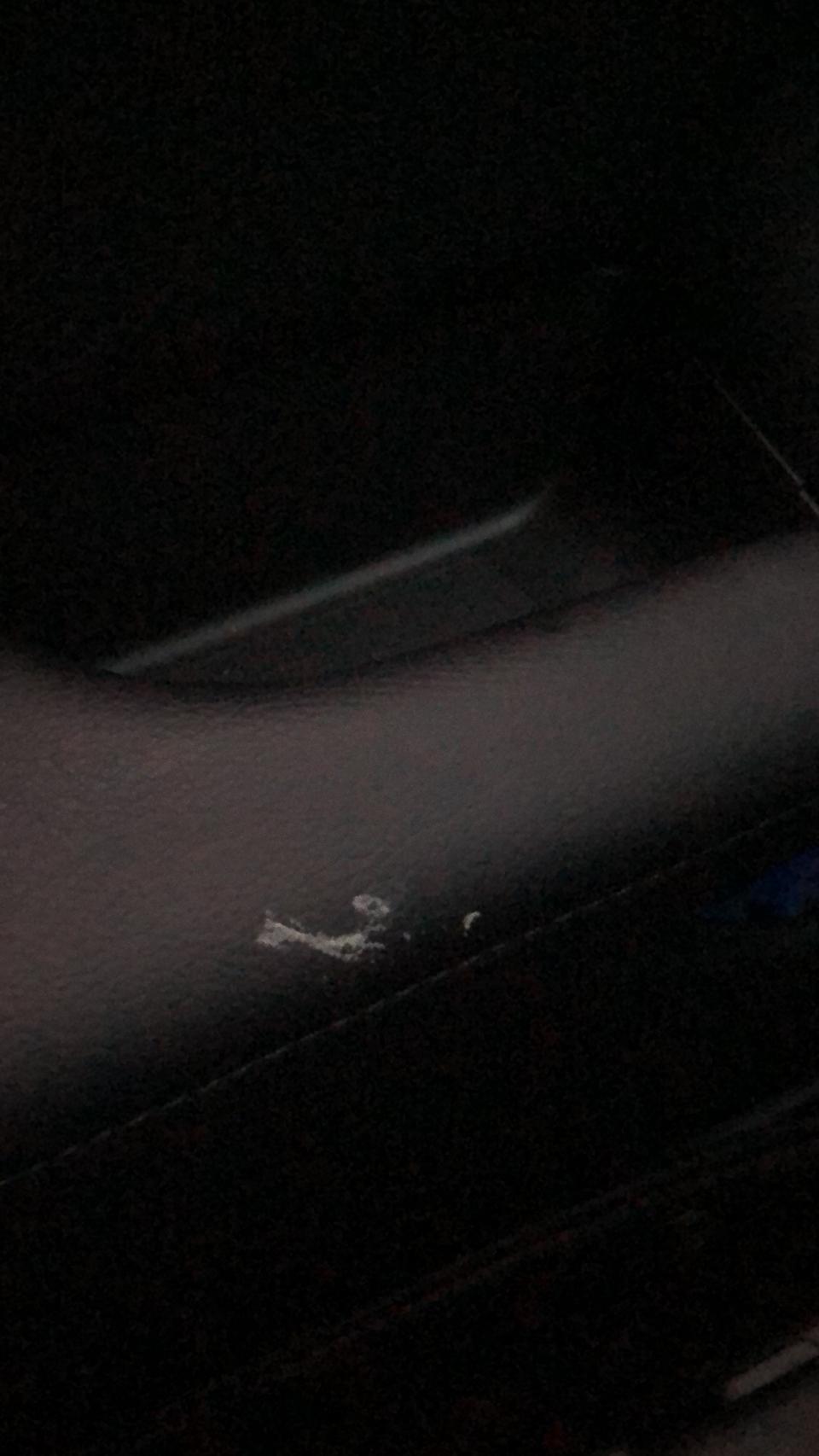 雅阁-主驾驶扶手被烟头不小心烫了一下，没有掉皮，，有什么简单的方法修复