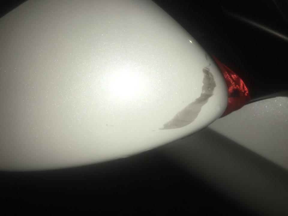 雅阁-提车两天，后视镜就刮裂开了，请问车友们这个怎么办啊