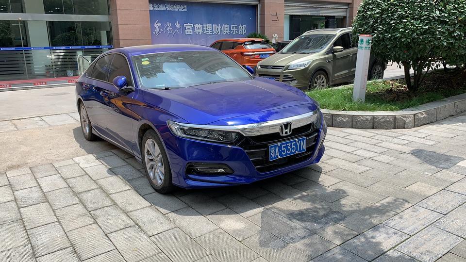十代雅阁豪华版，目前3.2万公里了，5000km一保养，一次800多，你们是怎么保养的，一次多少钱