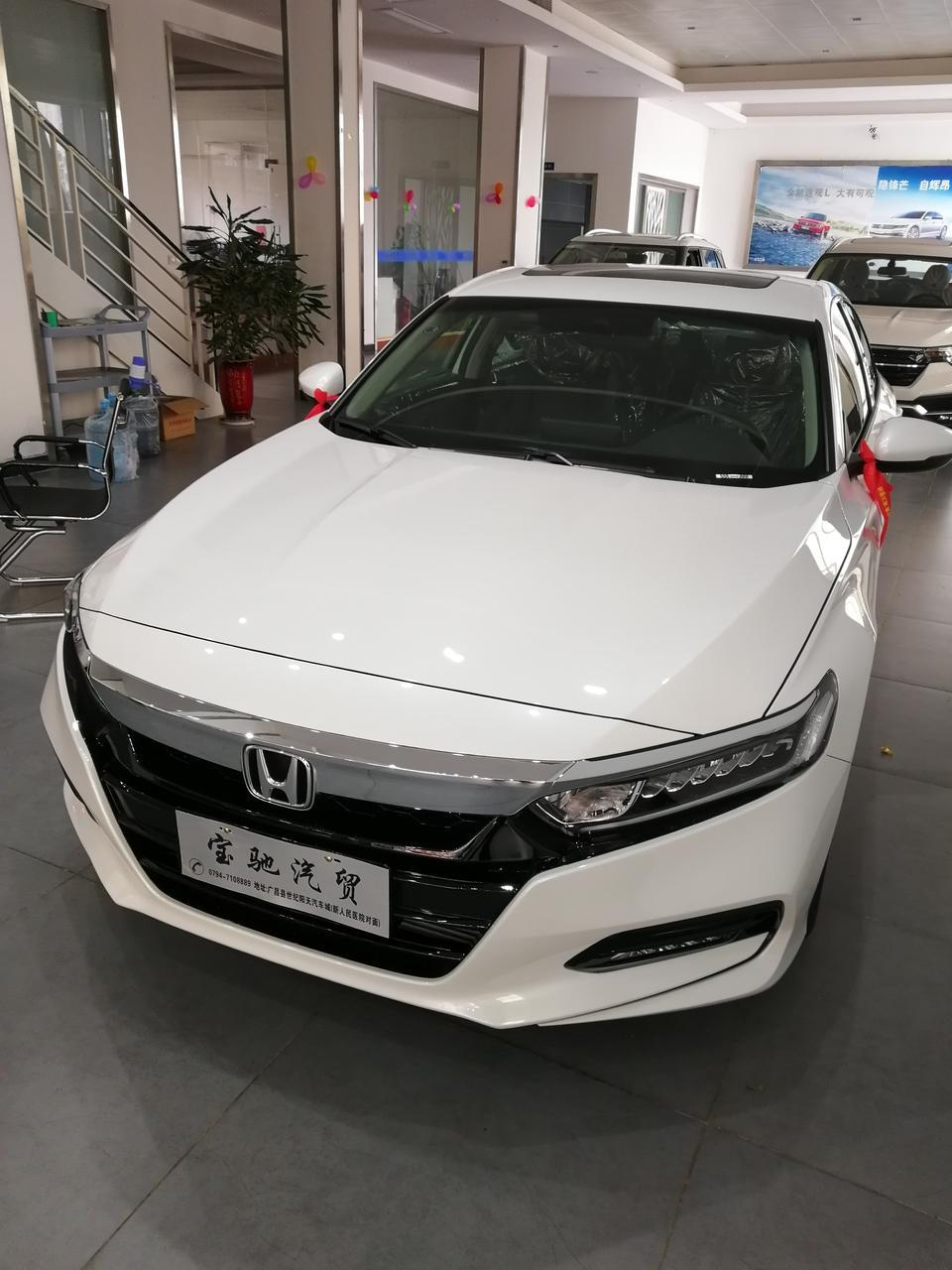 雅阁-刚买的新车，在没启动发动机，刚给车通电机油泵灯，和电瓶故障灯就会亮，这是怎么回事？