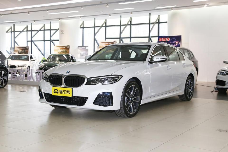 宝马3系-请问A4L 45quattro个性运动版，对比宝马325Li M运动耀夜版，哪辆车更值得买，谁的性能强一些？两车的后期维护保养情况如何