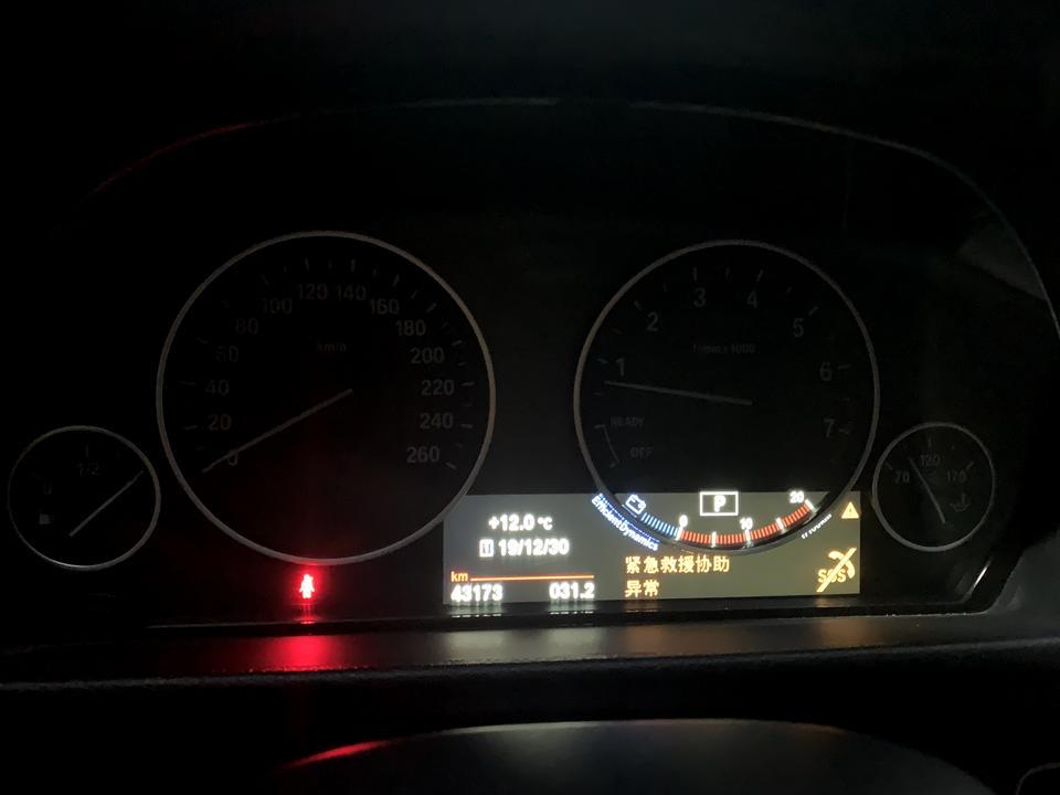 宝马3系-有328i车主出现过这种情况吗，4s说顶篷蓄电池坏了，求高手