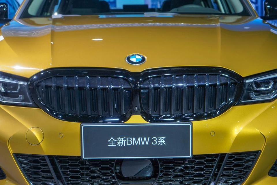 宝马3系-330i，2019年1月订车，送专业辅助驾驶和舒适套装，提车需要等4个月左右，还是说等到5月份看现车优惠？
