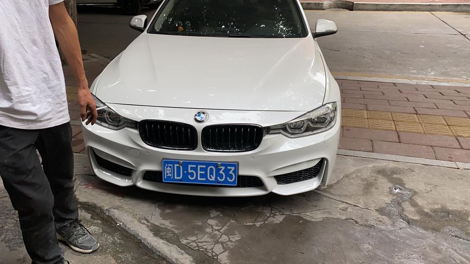 宝马3系-我的是320li前面改了m3套件，雾灯拆除了线都在里面，那个网是有孔的下雨天水喷进去淋到那个雾灯线会不会有什么问题，还有传感器