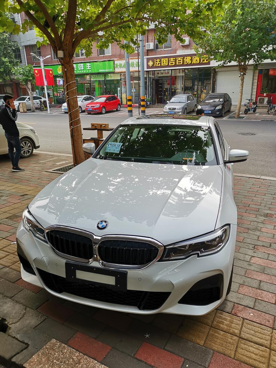 宝马3系-新三系提车开了一个礼拜300公里➕现在低速现方向盘向盘异响 没有把方向盘打死尤其回正时候会发出类似金属摩擦声音搞烦人新车落就有问题…问SSSS店说给厂家发编程 然后给我车重新刷遍我问题编程 请问谁知道这种问题  用电脑检测车辆整成 我总觉异响应该硬件问题… 工作人员告诉我也可能电脑有问题造成异响求大神们解释