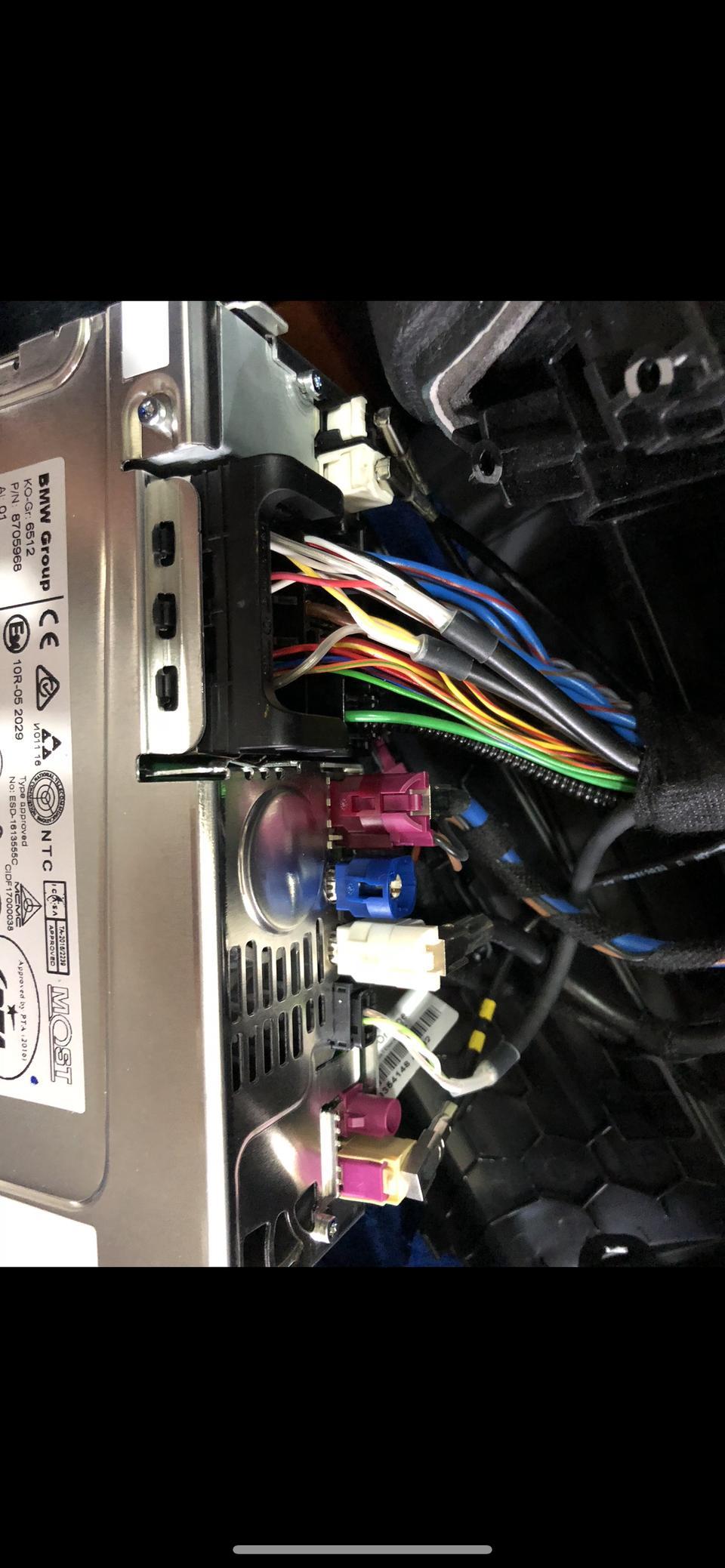 宝马3系-小EVO主机
   这款EVO主机可以直刷 Carplay ？