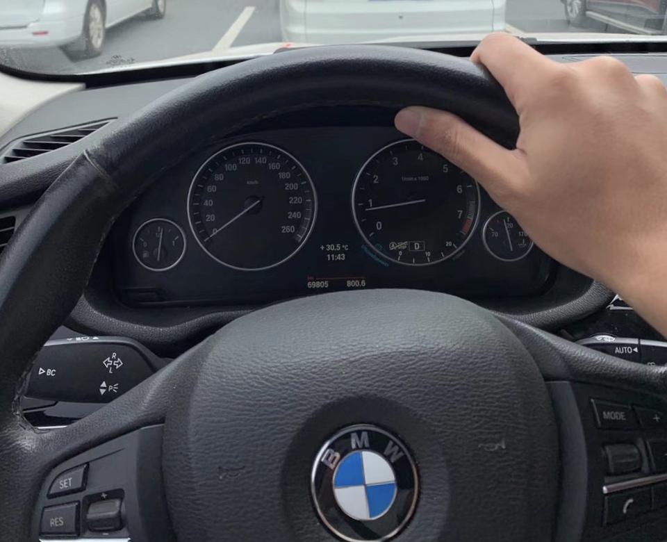 宝马3系-想问下这个车是宝马哪个系列的车？
