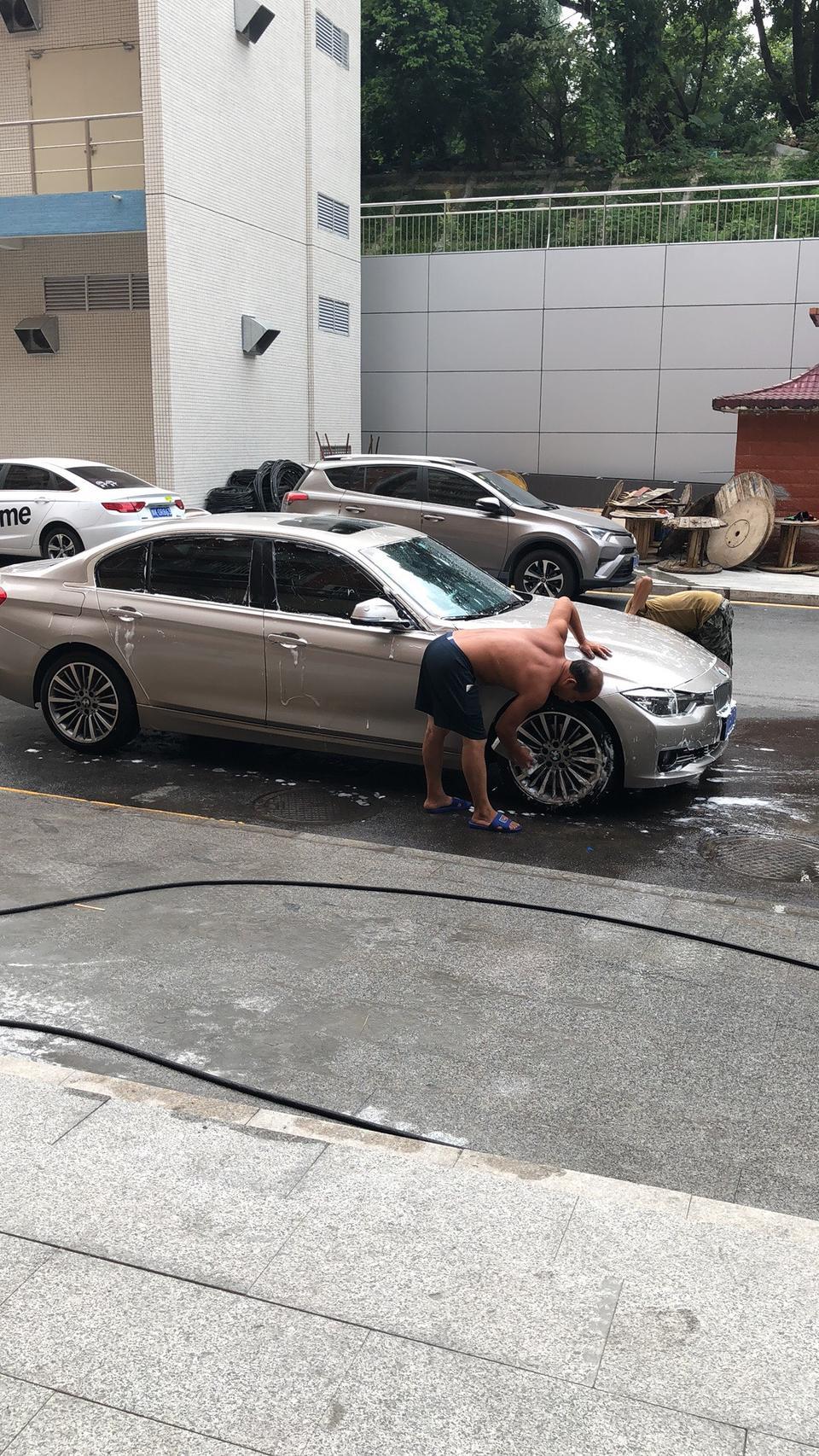 宝马3系-我的320li（时尚）油耗在10个 ，大家的呢？