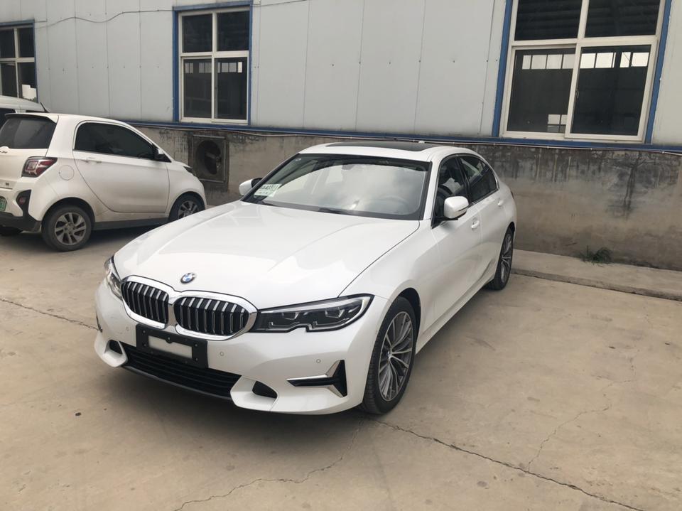 宝马3系-今天刚提的车，开了半天明显感觉，关车门的时候都要用比正常关车门大一点的力气才能关上，是普遍问题吗？