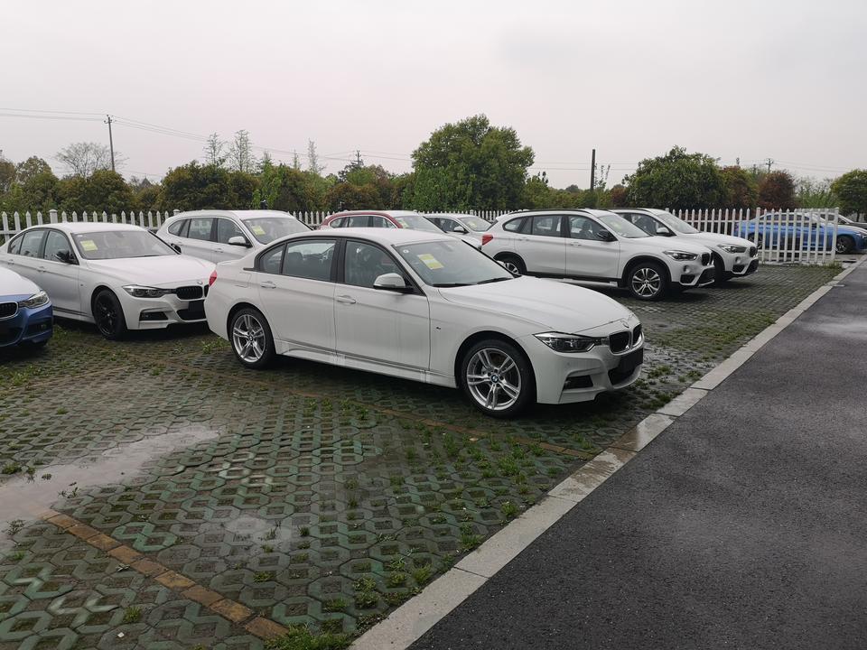 宝马3系-2019款320LI运动套件，提车一个月，发现车在低速状态下，松开油门，有明显的拖拽感，市区堵车的时候经常会遇到一脚油门跟车然后又马上送油门滑行的情况，所以这种拖拽感经常遇到，大家都这样吗？不过脚只要不离开油门，那个平顺性真的没话说！