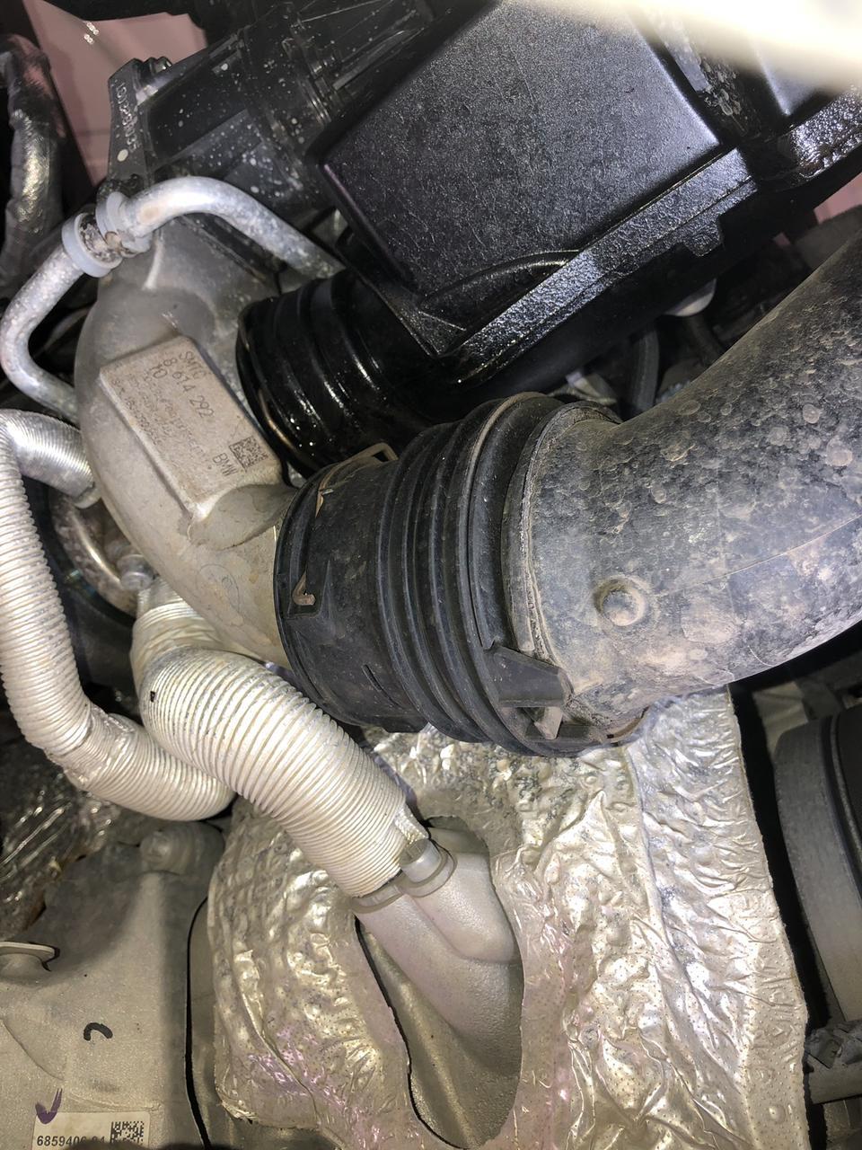宝马3系-想问一下这油哪里漏的，19款的车。