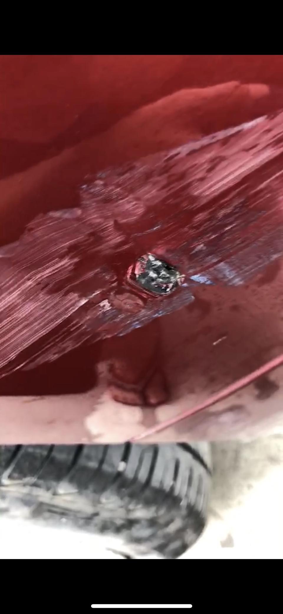 宝马3系-车停在路边 今天才看到被别人刮了 具体还不知道是哪天刮的 这种情况可以报无法找到第三方特约险吗 第二年保险会影响什么