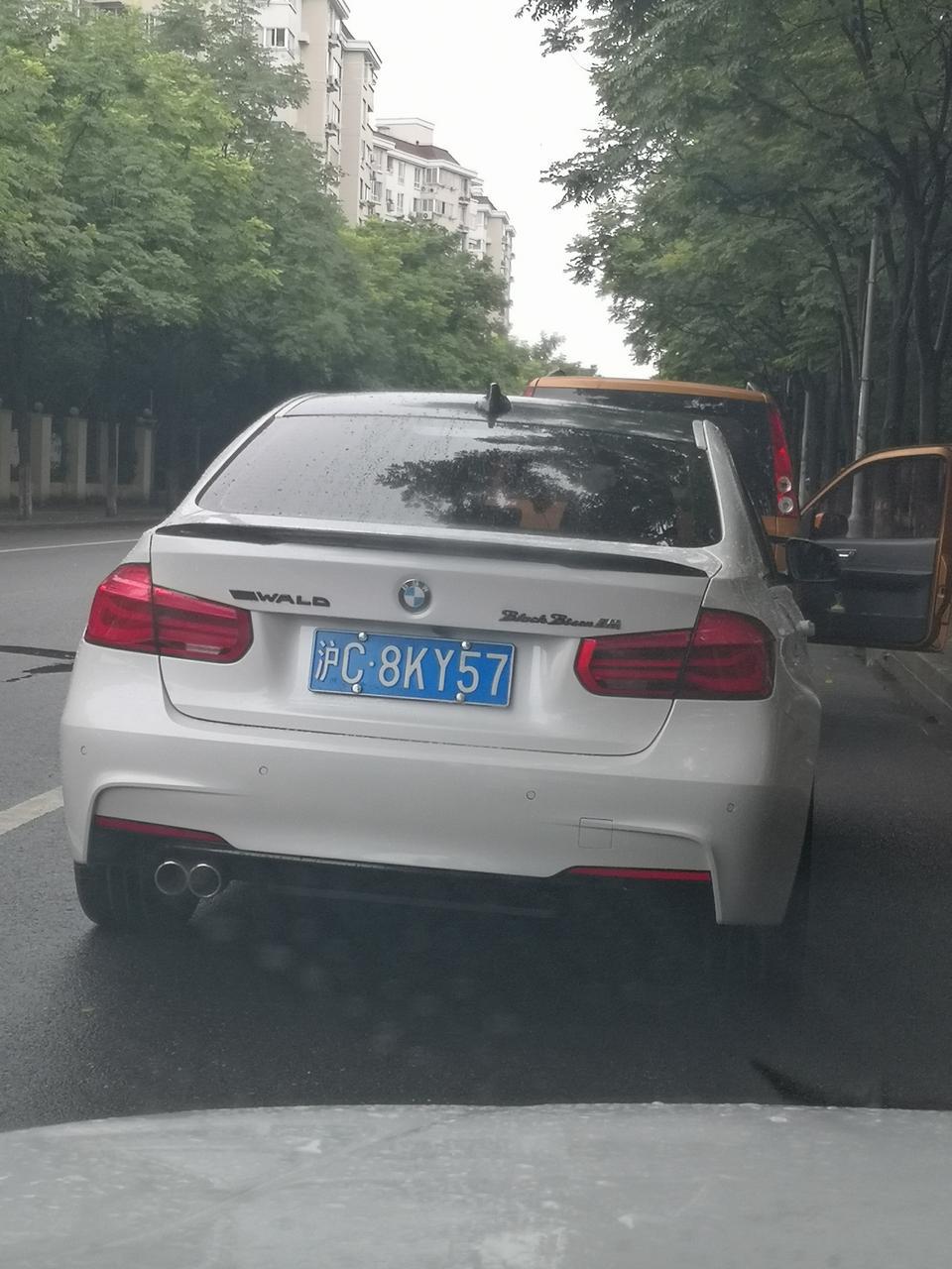 宝马3系-各位大神，这车是改装的吗？？