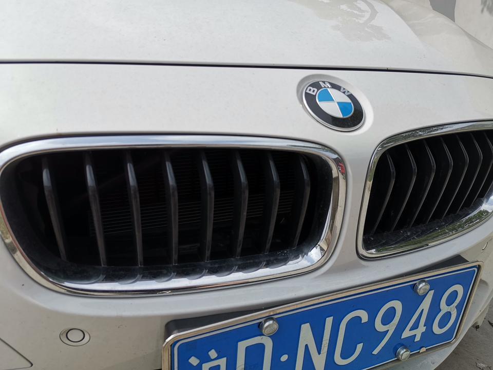 宝马3系-我想知道我买了到底什么款式的
事情是这样的，我车的外观肯定是运动型的，双肾黑色八根，车窗框也是黑的。
但是我这车绿皮本和车检报告上显示车长4760，可运动型的应该是4753。这是什么原因那位车友指导下。