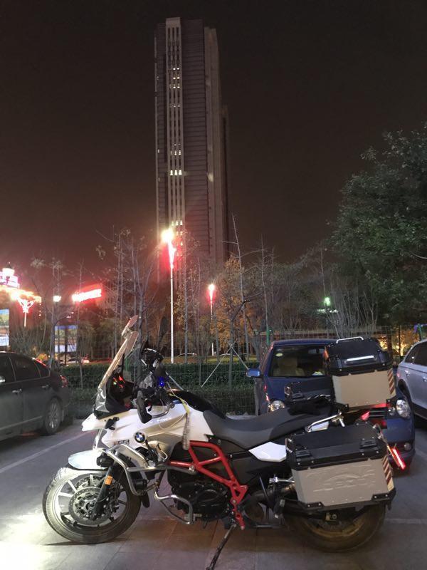 宝马3系-有没有哪位懂车的大神知道这是什么型号？市场价格大约多少