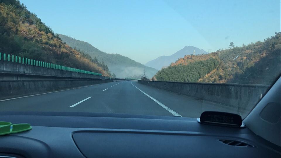现在在考虑宝马3系，在纠结是买2019款小改款的，还是等明年的新款3系
