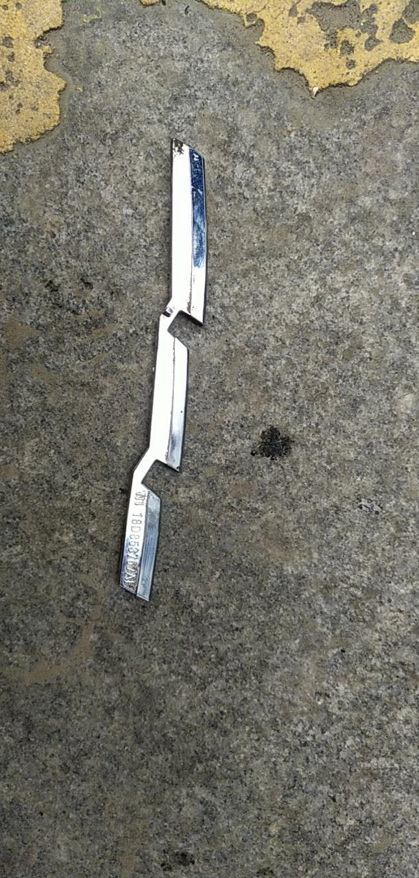 朗逸-我的这个小亮条掉了两个，只找到了一个，请问一下这个可以单独买一个吗？