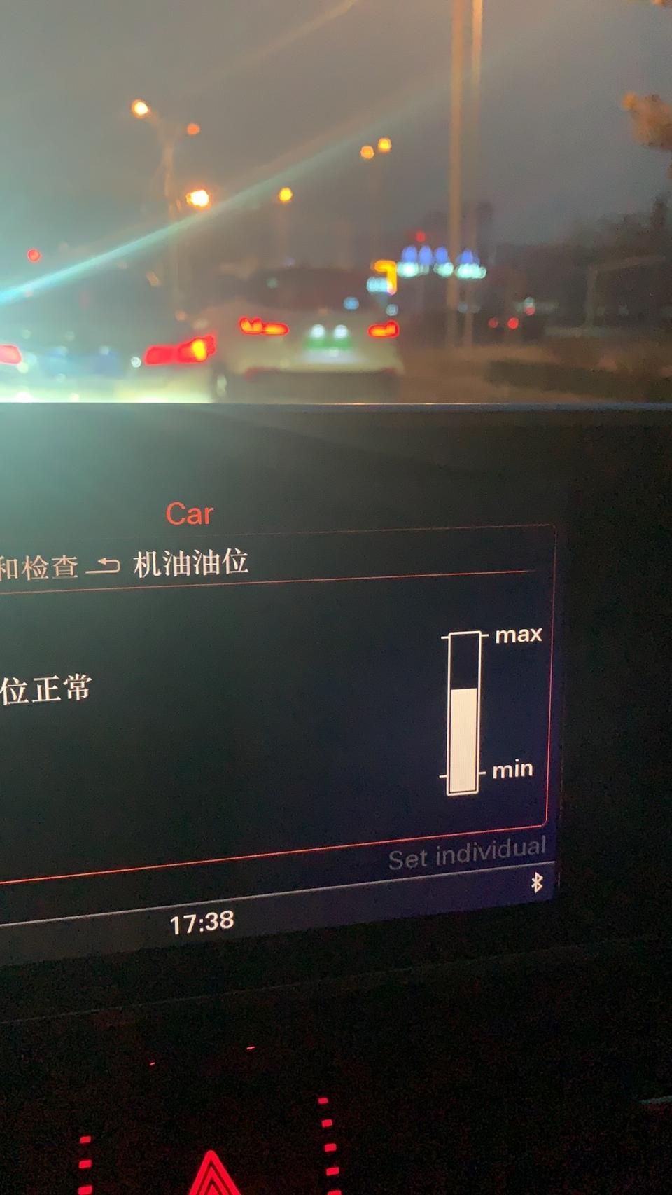 我是一台13年的2.0T奥迪A6L，车辆行驶了15万公里，之前烧机油5000公里一升，可是最近500公里就要两升，检查了全车没有漏机油情况，更换了废气阀也不见好转，为了不上当受骗，我想咨询一下这种情况一般需要更换什么？特别着急，求解答(更换废气阀300公里以后机油损耗如图)