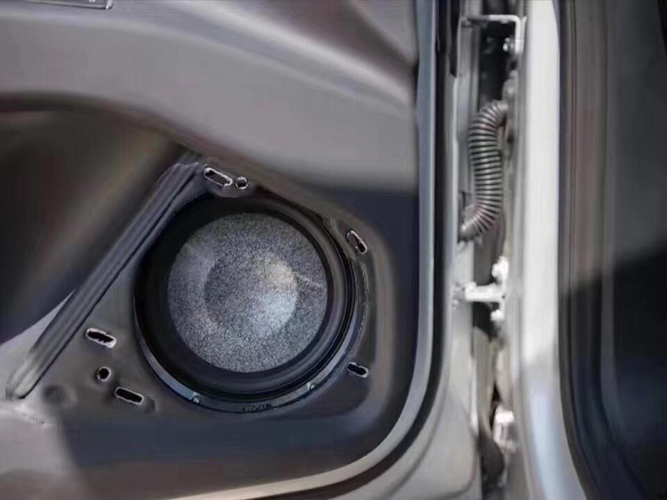 奥迪a6l-奥迪怎么改装音响？泉州聆听粤声口碑非常好?