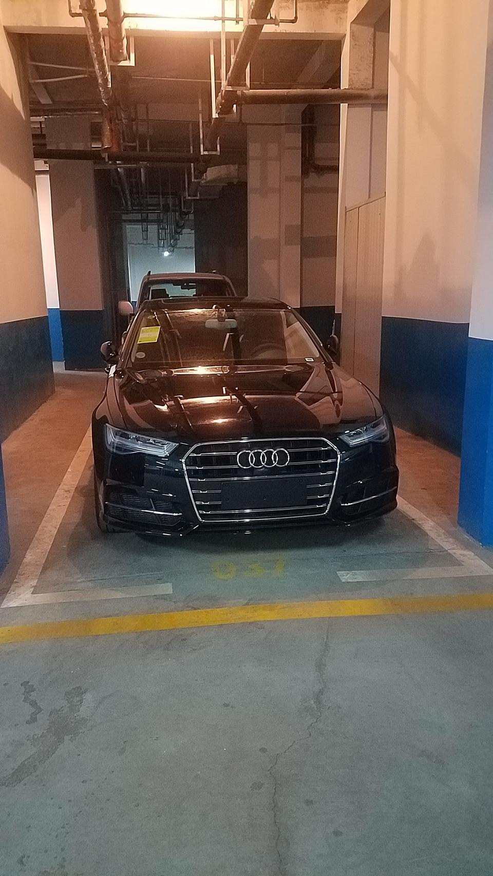 奥迪a6l-老司机朋友们谁知道18款A6，2.5的怎么调节大灯高度啊？