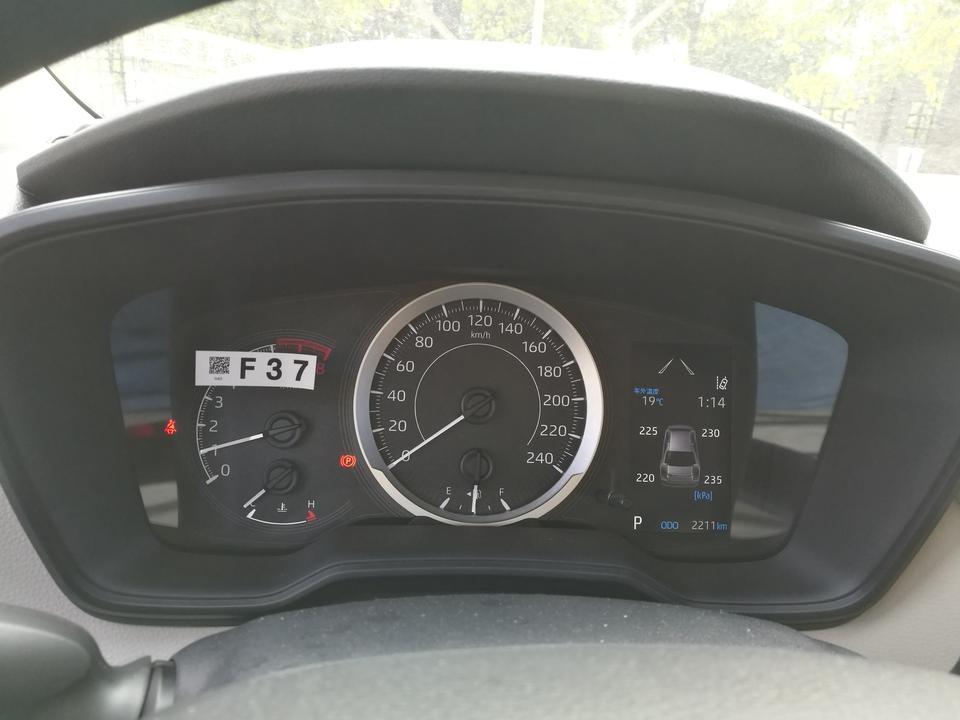 2019款卡罗拉冷启动怠速两分钟，发动机转速表还保持在1000转，正常吗？