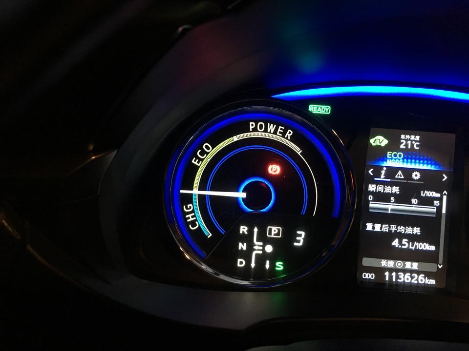 卡罗拉-各位兄弟姐妹，有没有谁在高速上开100km/H然后挂手挡车自动跳到3挡的，本来就是100km/h，挂手动挡应该显示5挡的，我挂手动挡突然变3挡，这样会不会伤变速箱！麻烦大神解答一下