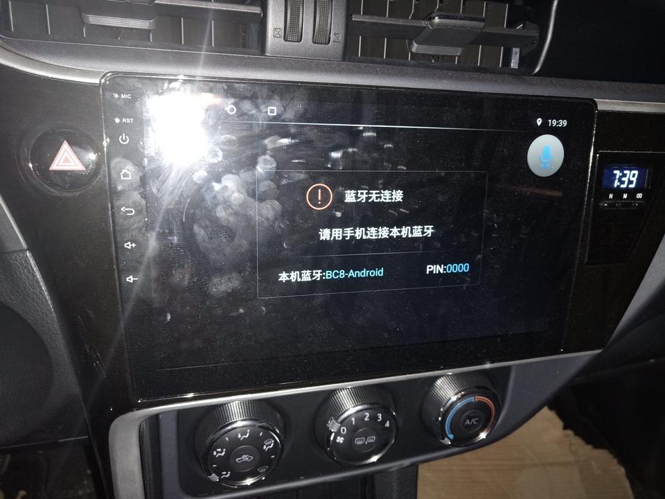 卡罗拉-去店里贴个钢化膜多少钱。
