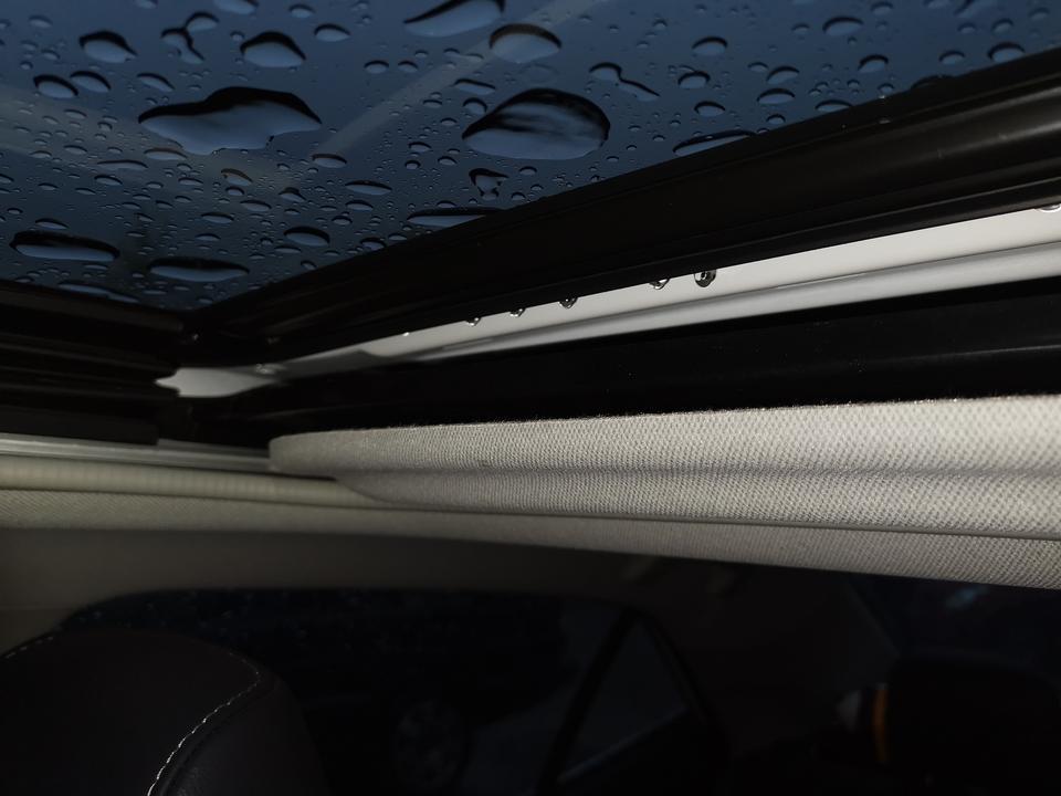 卡罗拉双擎新车 漏雨正常吗