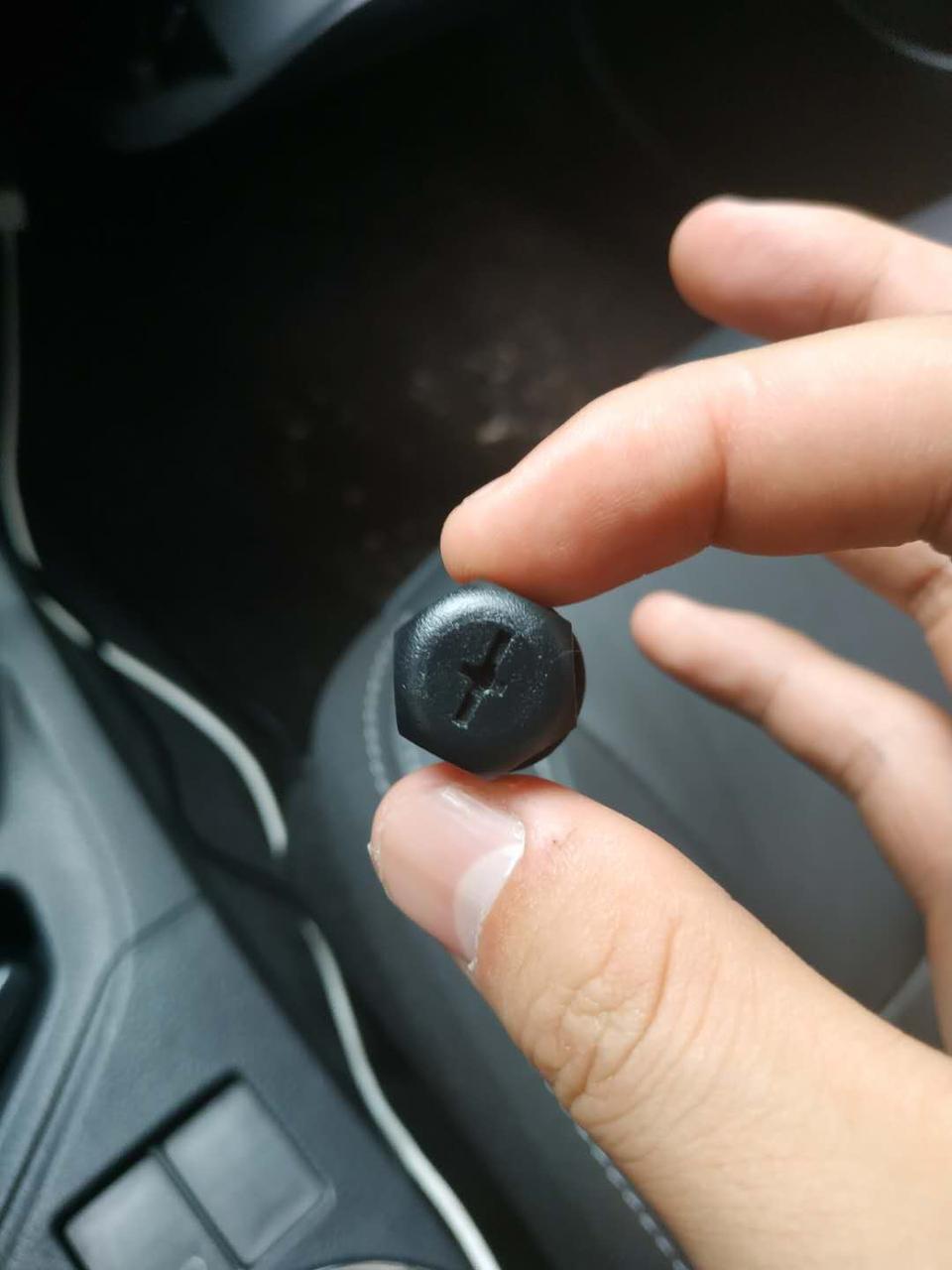 卡罗拉-这是从车上掉下来的螺帽，是哪个部位的？