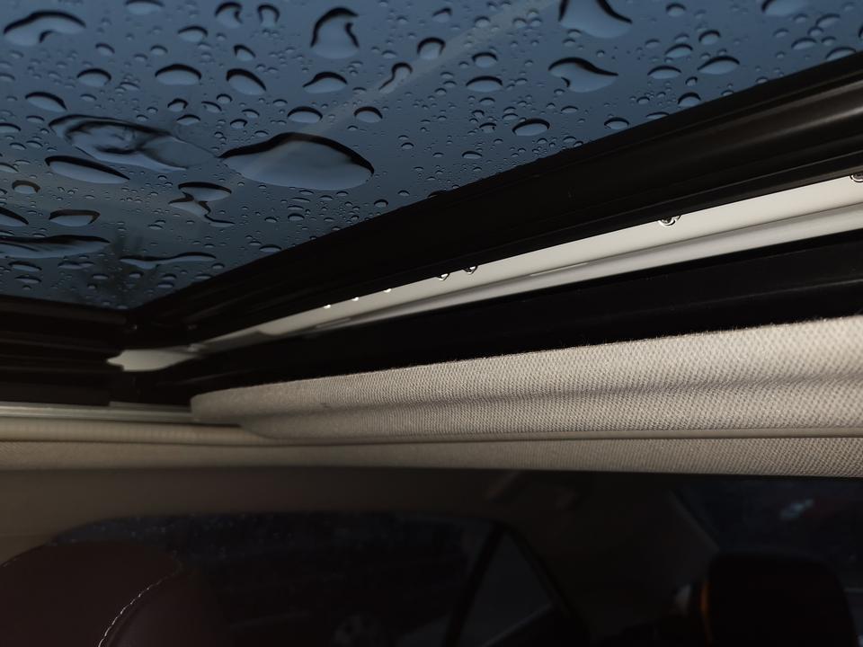 卡罗拉双擎新车 漏雨正常吗