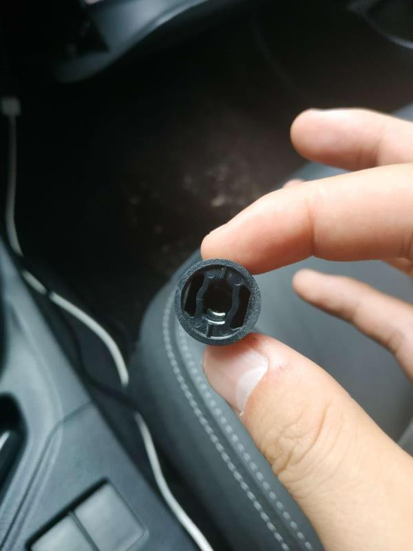 卡罗拉-这是从车上掉下来的螺帽，是哪个部位的？