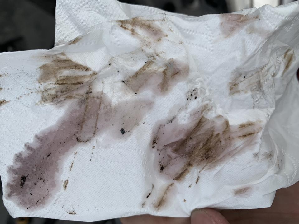 卡罗拉-换过变速箱油的，换油之后才跑了一万公里，变速箱油里面有金属杂质，要大修变速箱么？还是重新换油？谢谢?