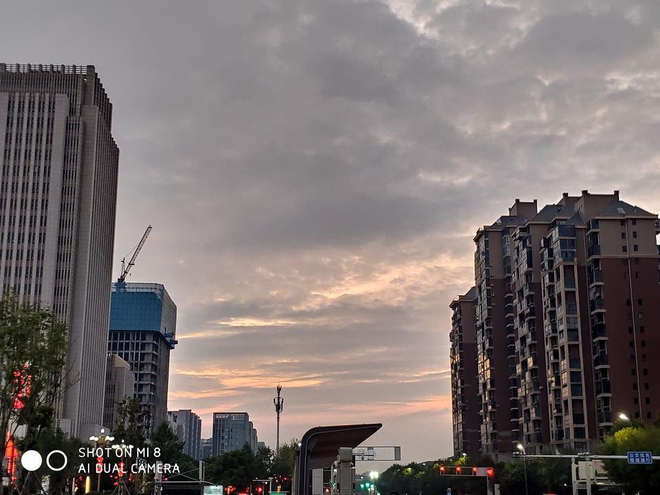 领克03-各位大佬，昨天去谈的1.5顶配，优惠8000，但是保险必须在店里面买，还是全险，保险也是8000，基本上就是优惠了个保险钱，他说如果有意向的话还可以再优惠千把块，送脚垫和车膜，落地价下来16万4左右，这个价格怎么样啊？
还有就是有没有车主回答一下1.5的三缸啥感受，试驾是试驾了，但是这玩意儿我感受不出来是抖还是不抖，有没有大哥说个真实感受啊！油耗这些我都不在意，就是车开着省心舒服就行。