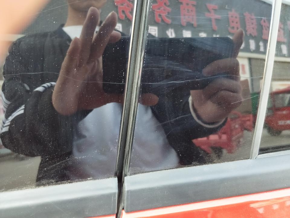 领克03-今天走路边上过被树枝划了一下能修复吗，漆面不是很明显，b柱上也有点，倒车镜也拉掉了点这个很明显