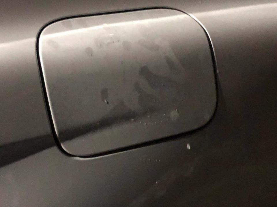 凯美瑞大家的油箱盖都不平吗？我的怎么有点凸起呢都这样吗？