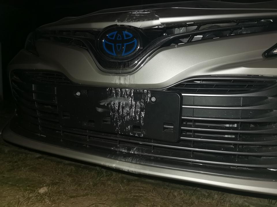 凯美瑞-新车 刚提车两天 老婆紧张撞树了  想问下大神们  换前杠一天搞得完吗