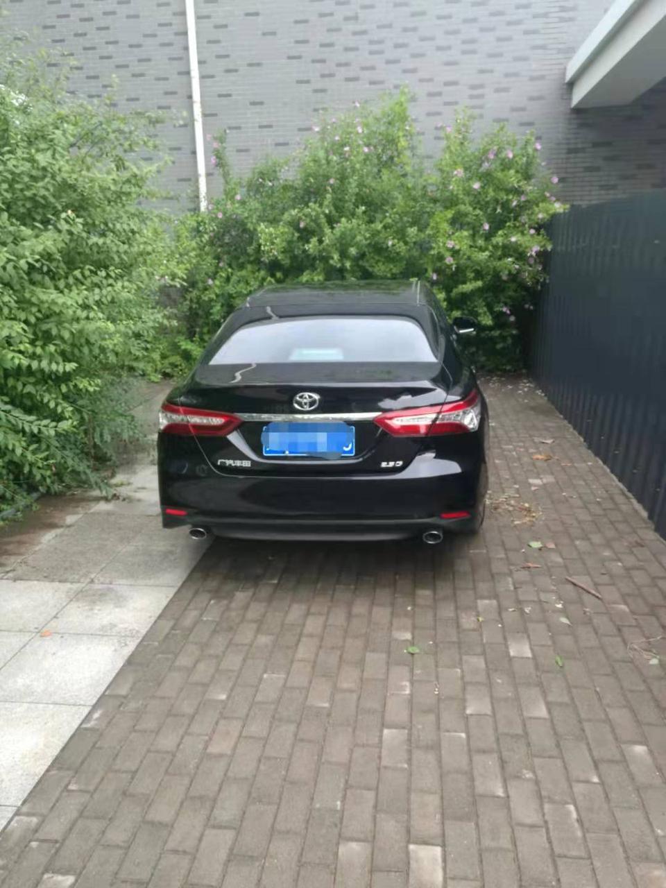 凯美瑞油箱报警后还有多少？想跑到目的地附近加油 又怕半路抛锚