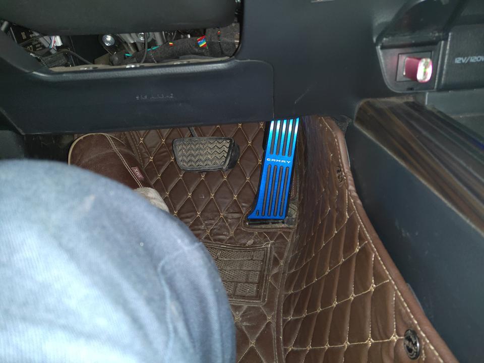 各位好，我的是18款凯美瑞，该车在熄火后踩几次刹车后刹车变硬，只能踩下去一点，这是为什么呢？