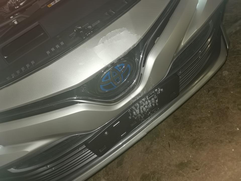 凯美瑞-新车 刚提车两天 老婆紧张撞树了  想问下大神们  换前杠一天搞得完吗