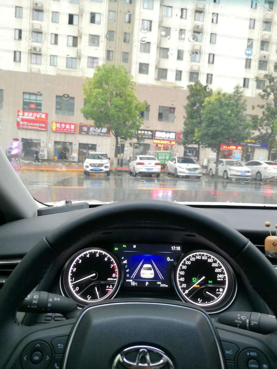 凯美瑞2.5G豪华音响音质特别差，请问各位大神改一套音响系统需要多少钱？用什么牌子的适合这个车？