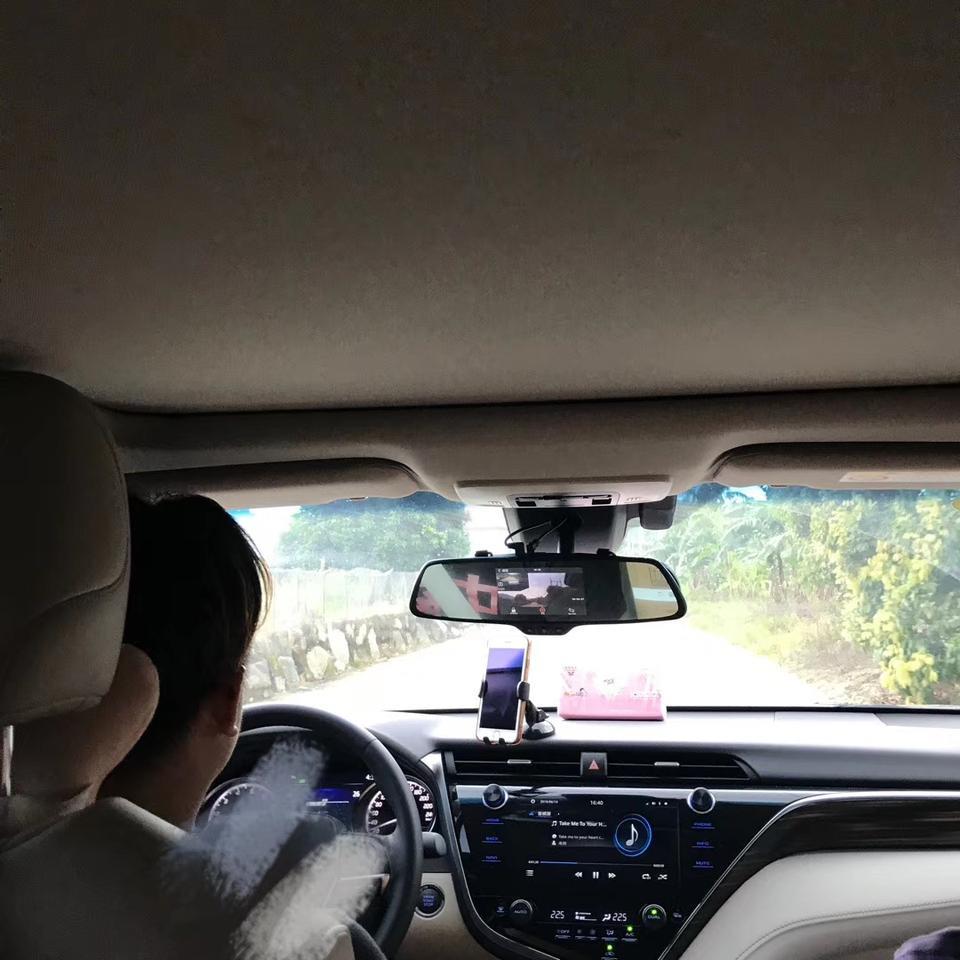 凯美瑞-请问大佬们这是啥车。。车标被模糊了。。