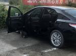 凯美瑞2.5g豪华能装流媒体后视镜么？四儿子店送了我一个流媒体后视镜，今天跟我说想要回来，说它只兼容2.0的凯美瑞。有这种说法吗？  流媒体后视镜有没有用，四儿子说可以给我换别的东西，我应该换点啥。