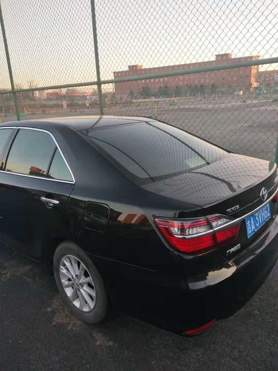 凯美瑞与雅阁哪款车油耗和性能更好，适合市区内使用？